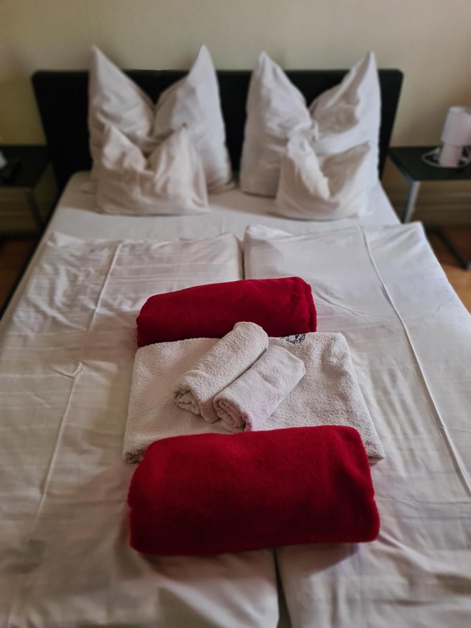 Hotel Oroszlan Szigetvár Екстериор снимка