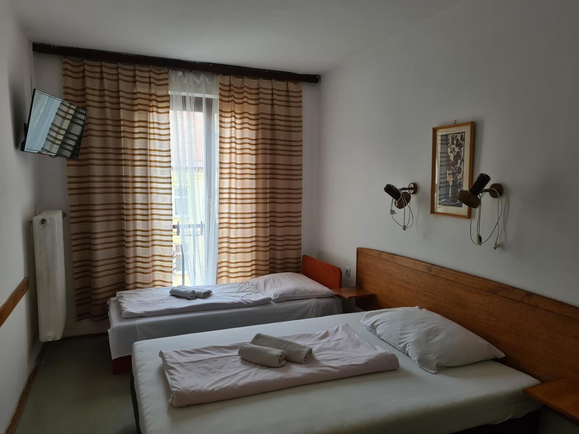 Hotel Oroszlan Szigetvár Екстериор снимка