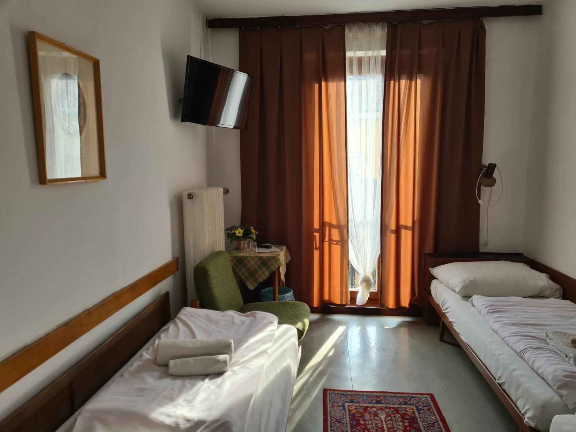 Hotel Oroszlan Szigetvár Екстериор снимка