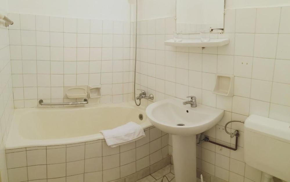 Hotel Oroszlan Szigetvár Екстериор снимка